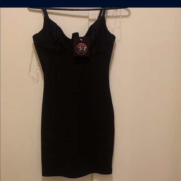 Dresses - Picture 5 of 7